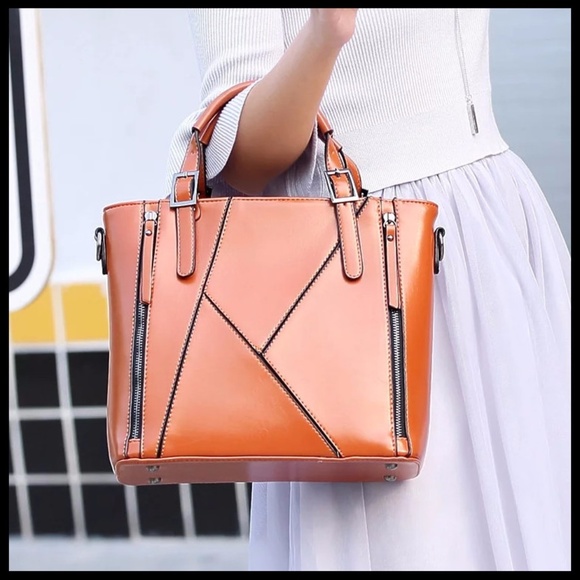 NEW CHAVA Tote Crossbody - Picture 6 of 8